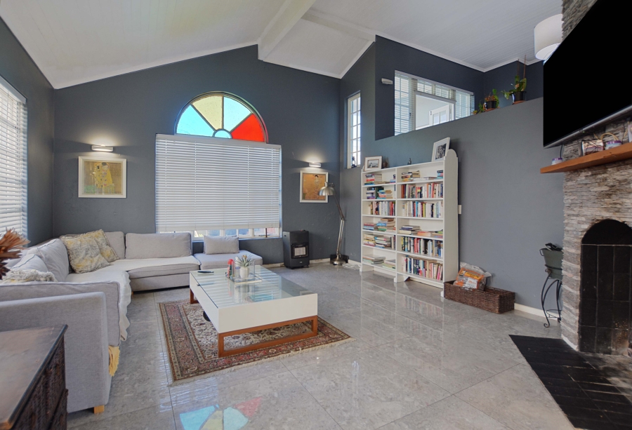 4 Bedroom Property for Sale in Bloubergstrand Western Cape